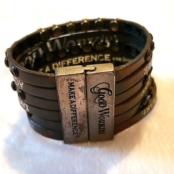 Woman's  Good Work(s) Bracelet - Picture 3 of 7